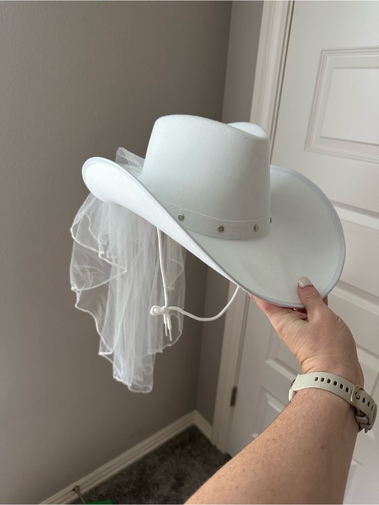 Accessories - White Cowgirl Hat with Veil - Women's Western Accessory